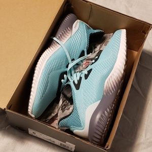 BNIB Adidas Alphabounce